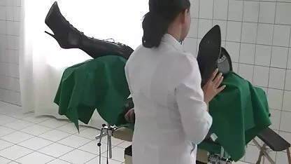 बड़ी पत्नी फुल मूवी वीडियो में सेक्सी ,,,,,, cuck पति