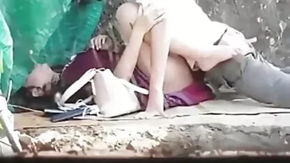 एक युवा सेक्सी फिल्म सेक्सी फुल एचडी हंक द्वारा एक बार स्टूल पर युवा आबनूस प्राप्त होता है