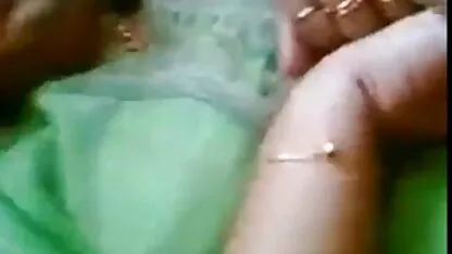 सोफे पर शानदार फुल मूवी सेक्सी वीडियो में चुदाई
