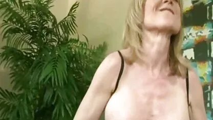 सबसे सेक्सी मूवी फुल एचडी हिंदी में बड़ी फूहड़ कौन है?